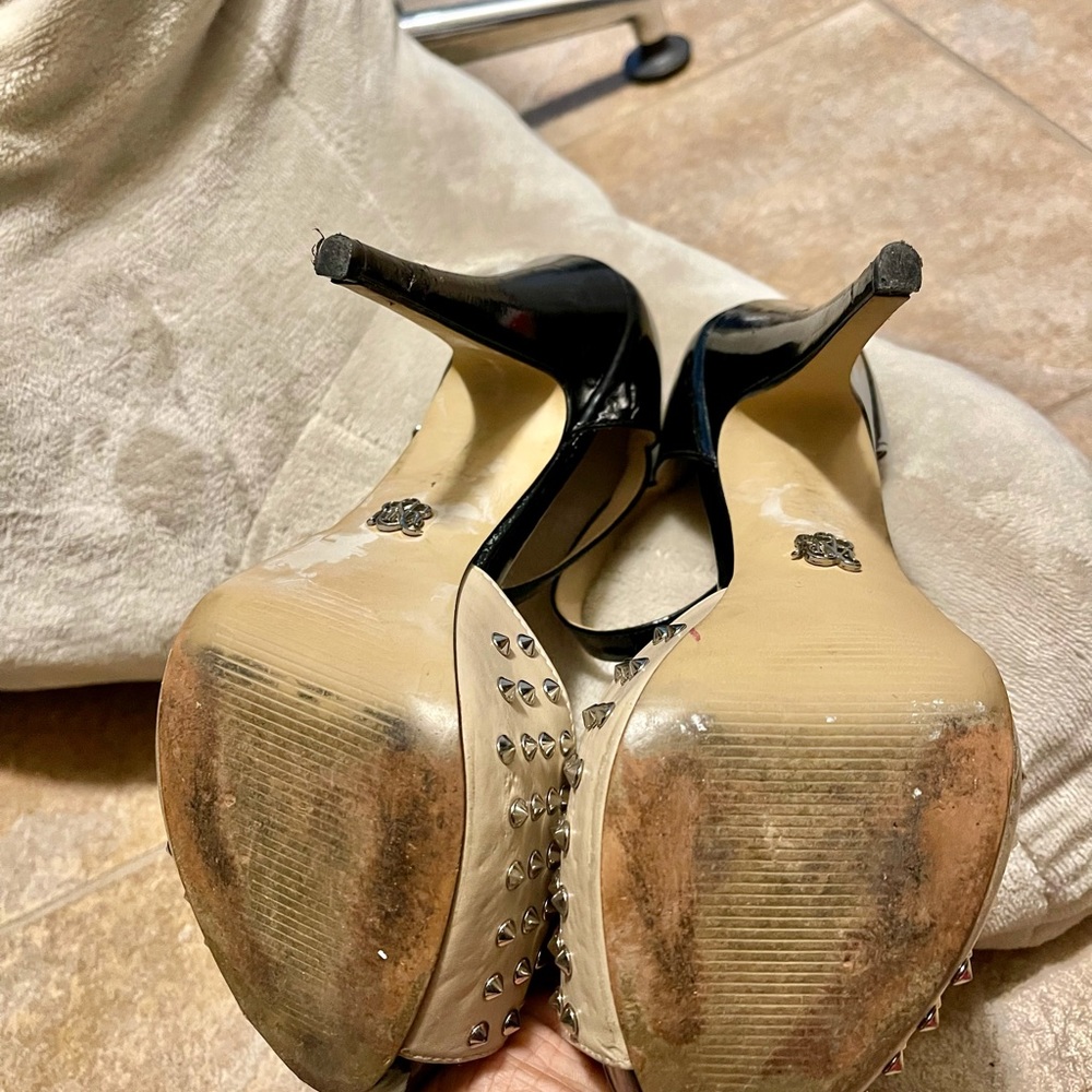 Beautiful edgy Rock & Republic spike heels - Picture 3 of 3